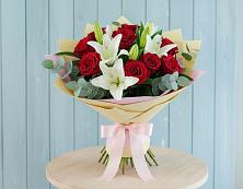 Букет цветов из:  Лилии и Розы в Апанасенковском