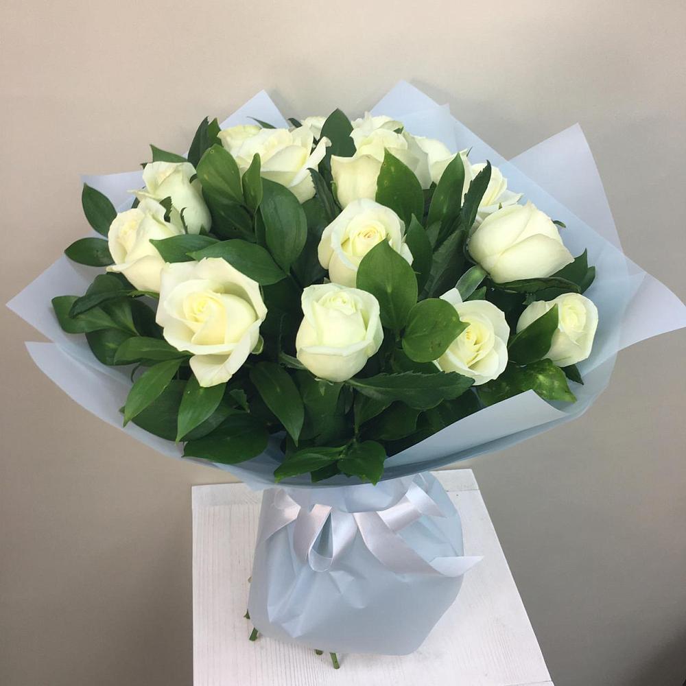 Букет 15 Белых роз Проуд в Апанасенковском