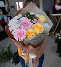 Букет цветов из:  Герберы, Розы и Хризантемы в Апанасенковском