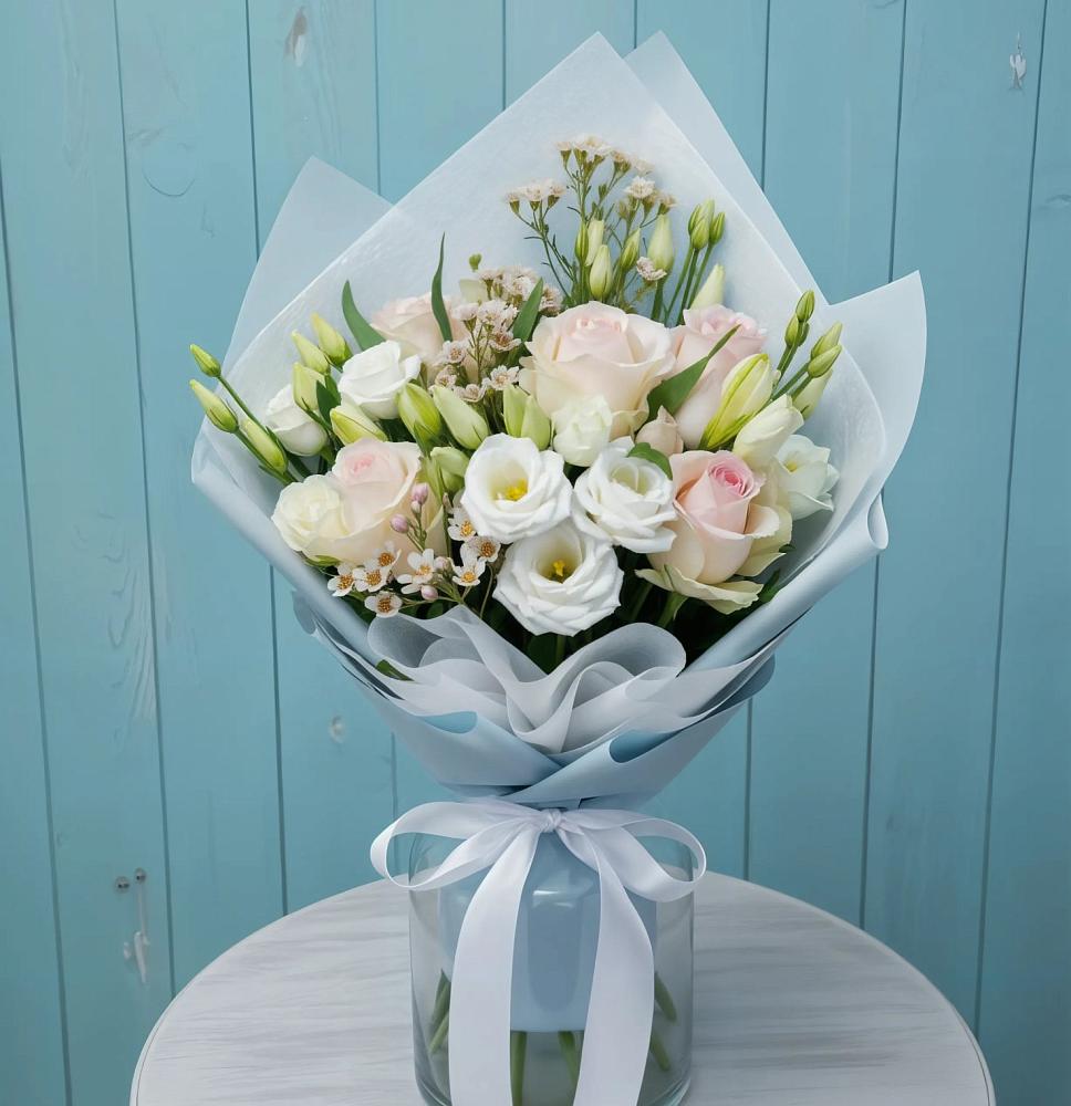 Букет цветов из: Розы и Лизиантусы в Апанасенковском