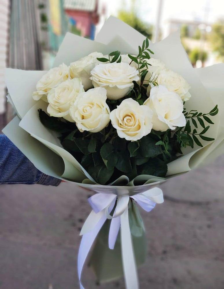Букет Белые розы Проуд в Апанасенковском