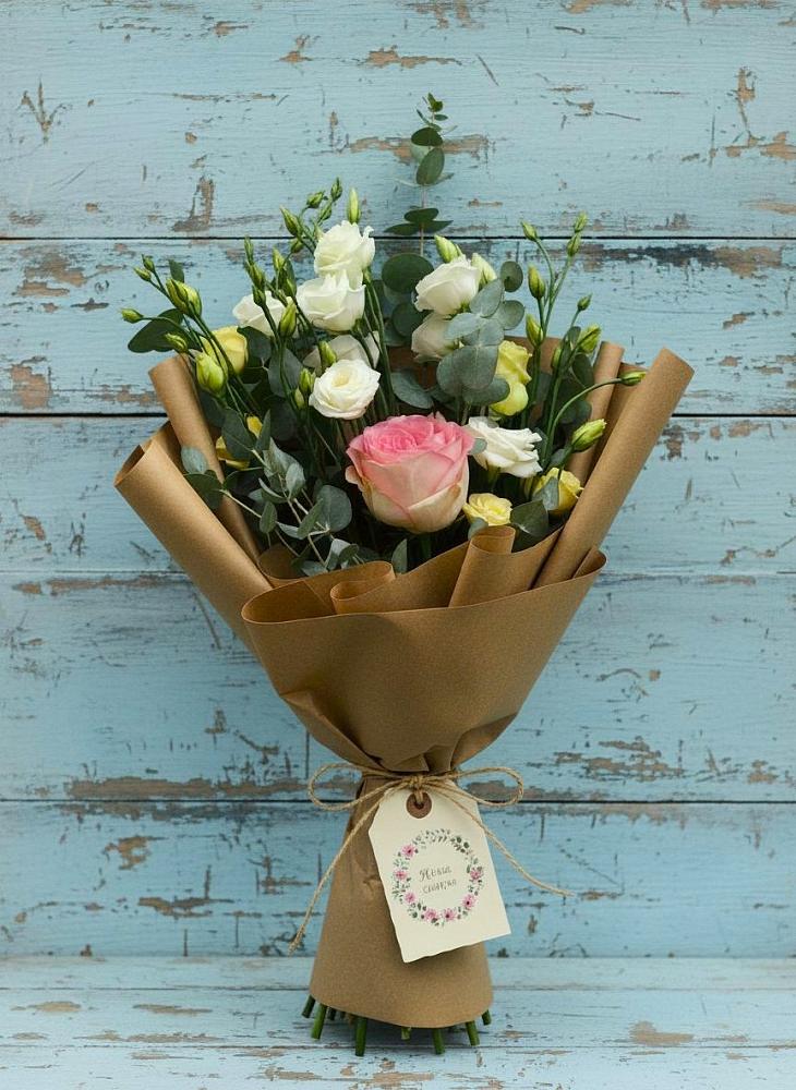 Букет цветов из: Розы и Лизиантусы в Апанасенковском