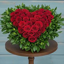 Цветочная композиция из Розы в виде сердца в Апанасенковском