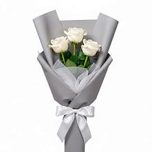 Букет 3 белые розы в Апанасенковском