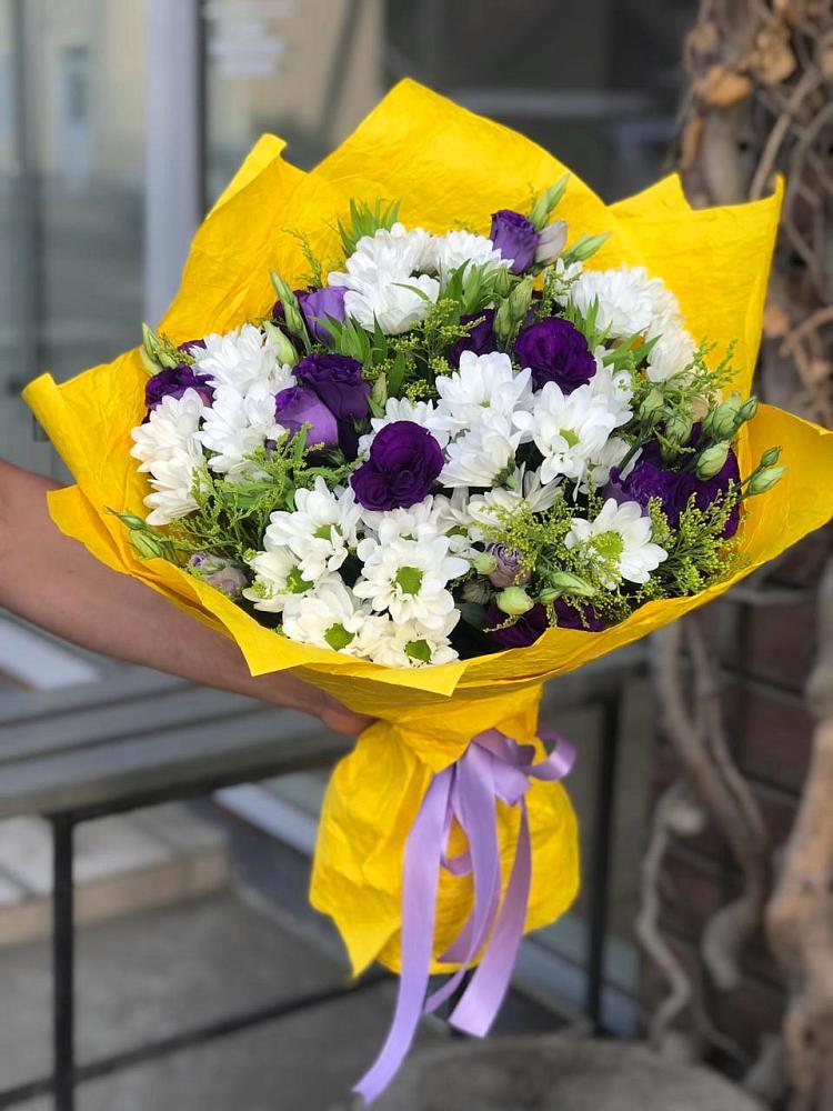 Букет цветов из: Ирисы, Хризантемы и Ромашки в Апанасенковском