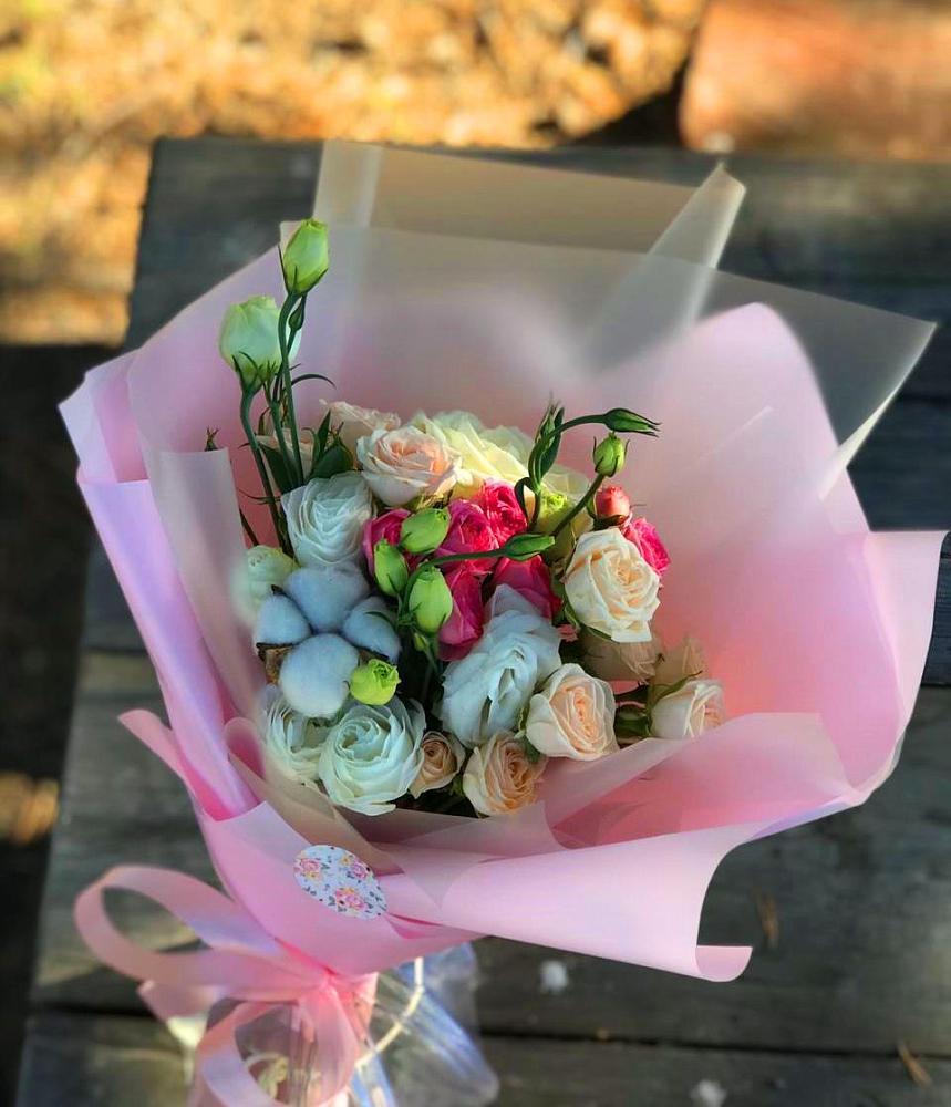 Букет цветов из: Розы и Лизиантусы в Апанасенковском