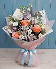Букет цветов из:  Лизиантусы, Розы, Альстромерии и Гипсофила в Апанасенковском