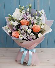 Букет цветов из:  Лизиантусы, Розы, Альстромерии и Гипсофила в Апанасенковском