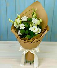 Букет цветов из:  Хризантемы и Лизиантусы #REPLACE_PRED# Апанасенковском