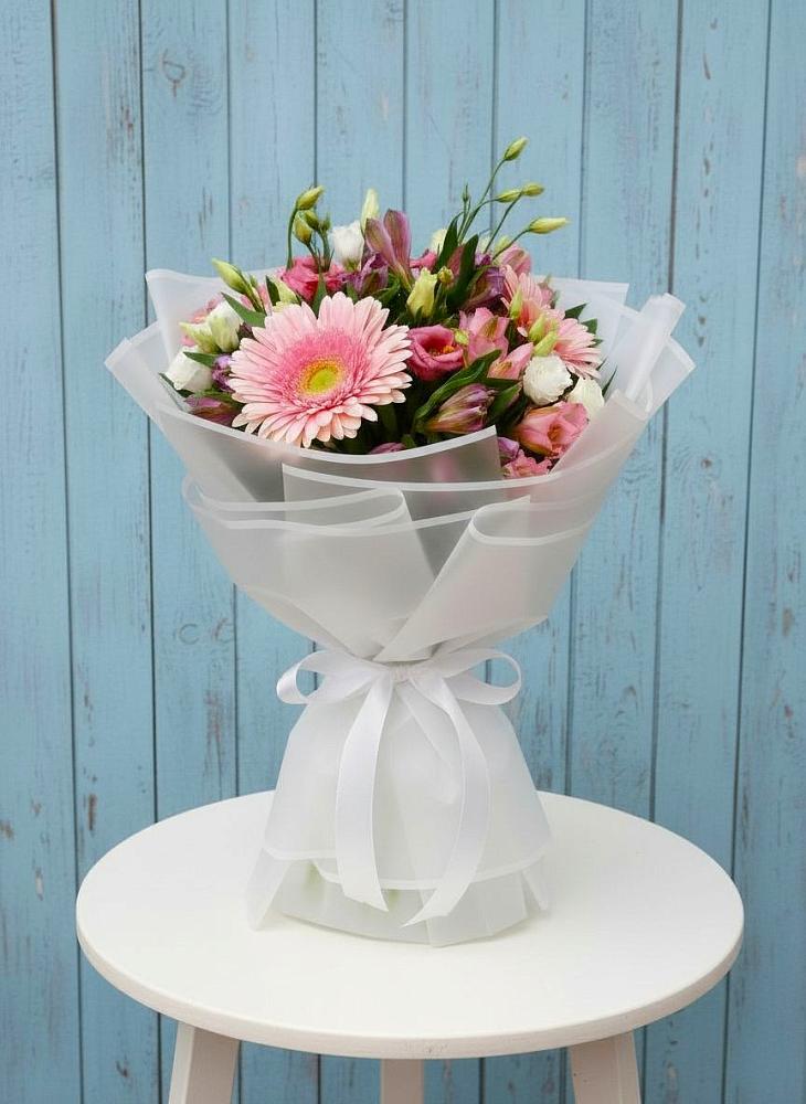 Букет цветов из: Герберы, Альстромерии и Лизиантусы в Апанасенковском