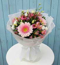 Букет цветов из:  Герберы, Альстромерии и Лизиантусы в Апанасенковском