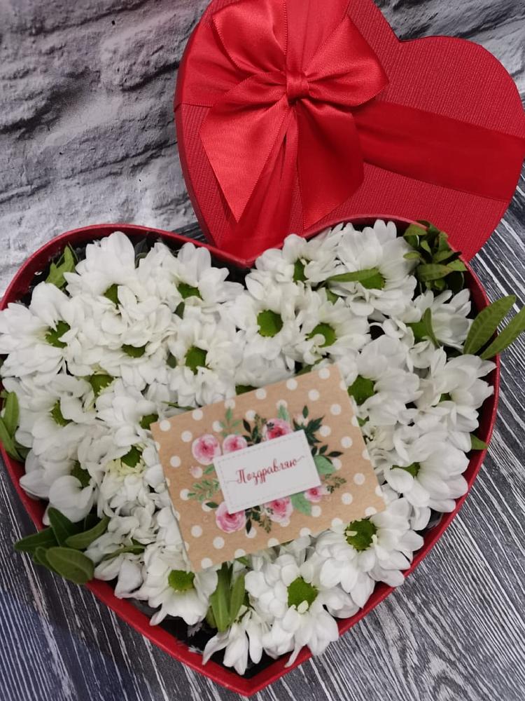 Цветочная композиция из Хризантемы в виде сердца в Апанасенковском