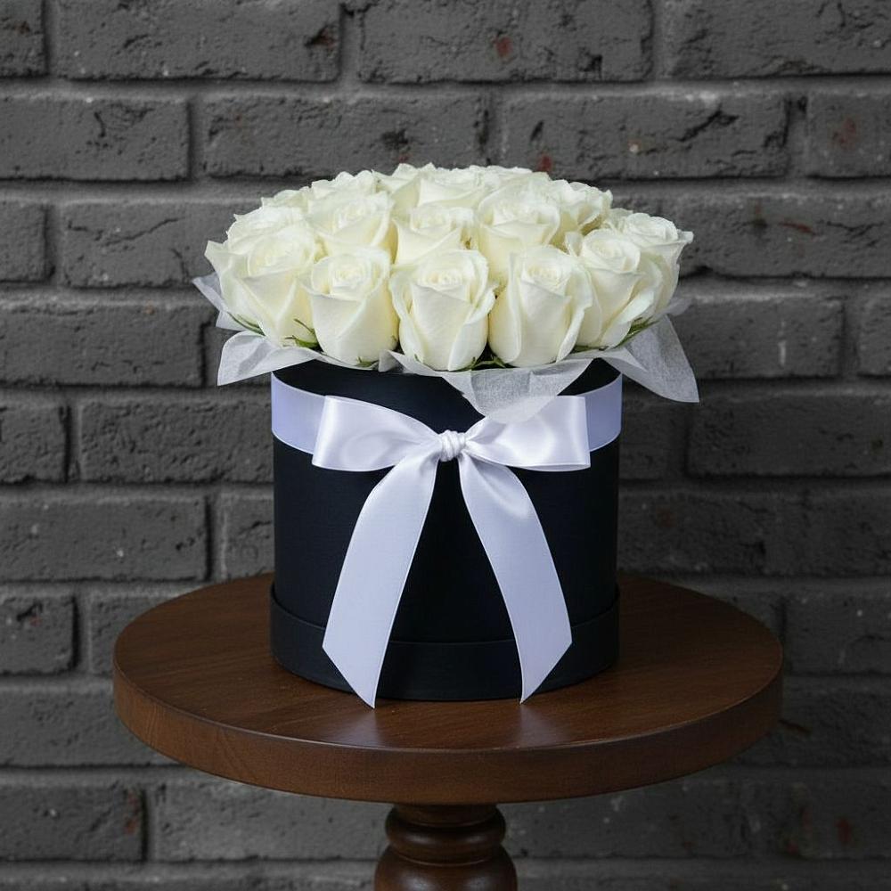 Цветочная композиция из Розы в шляпной коробке в Апанасенковском