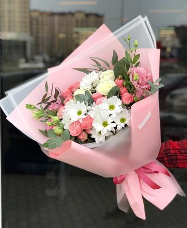 Букет цветов из: Розы, Лизиантусы и Хризантемы в Апанасенковском