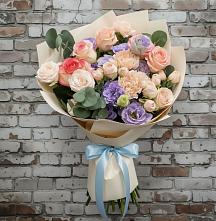 Букет цветов из:  Розы, Лизиантусы и Гвоздики в Апанасенковском