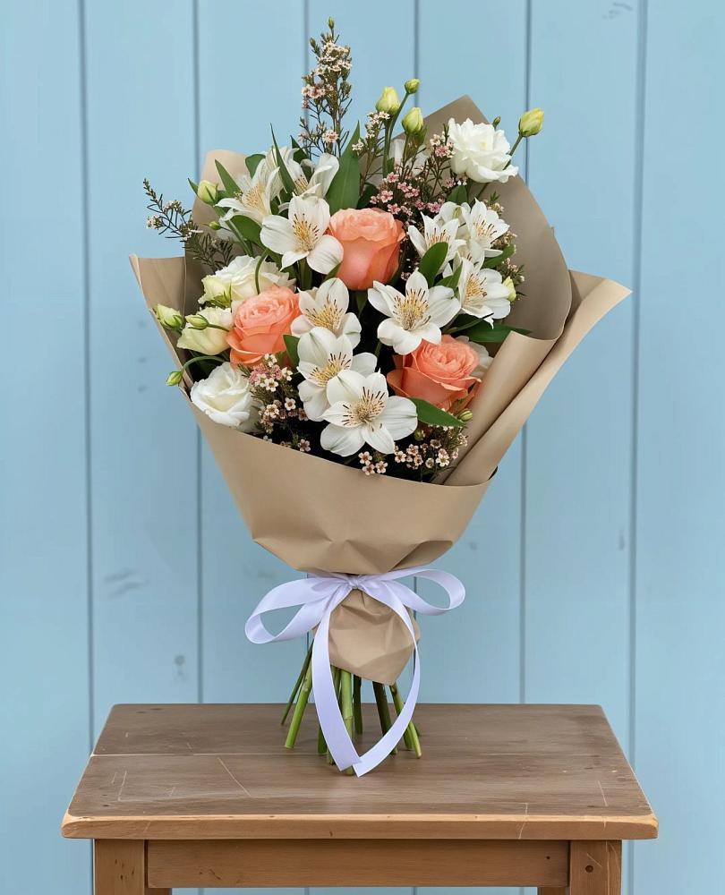 Букет цветов из: Альстромерии, Лизиантусы, Розы и Хризантемы в Апанасенковском