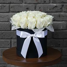 Цветочная композиция из Розы в шляпной коробке в Апанасенковском