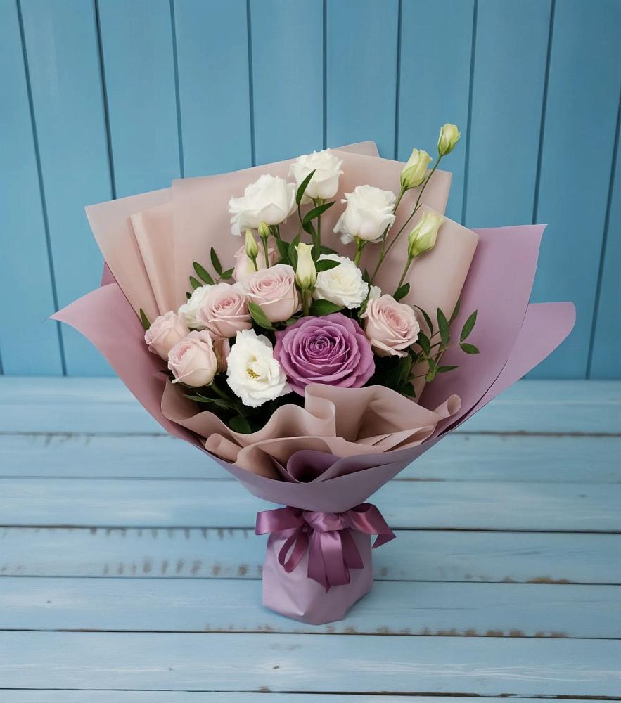 Букет цветов из: Розы и Лизиантусы в Апанасенковском